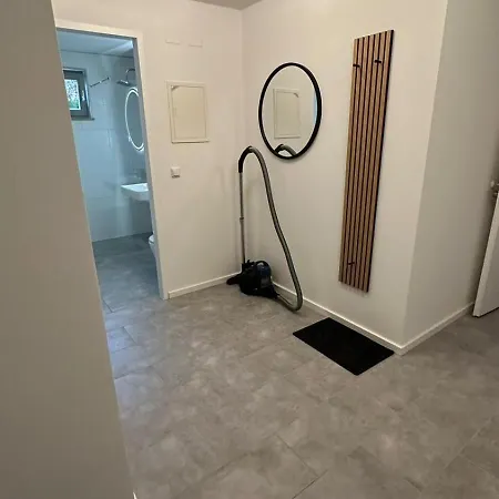Apartment Ruhige Mit Garten Schoenefeld
