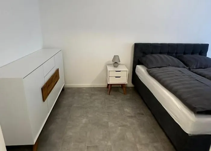 Ruhige Mit Garten * Schönefeld